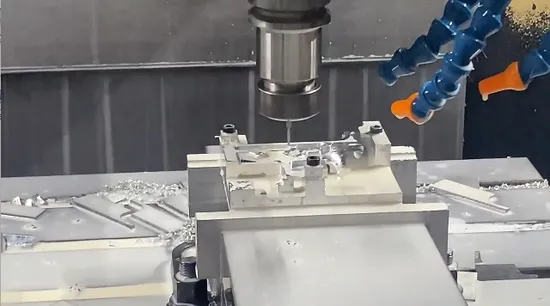 Parti di fresatura CNC personalizzate a 4 assi/Parti lavoranti del tornio CNC a 5 assi in ottone/Parti meccaniche CNC di precisione in alluminio a 5 assi
